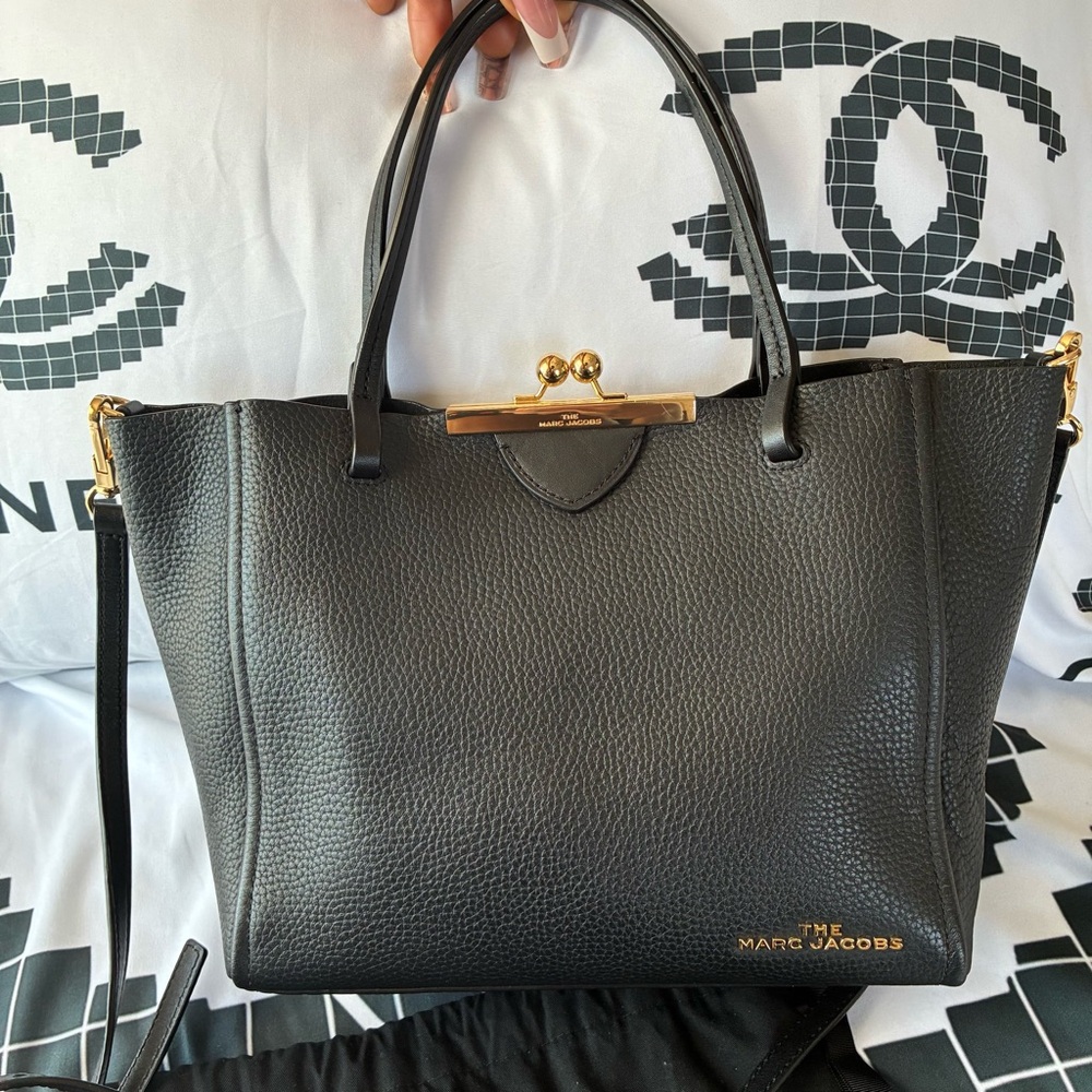 MARC JACOBS The Kiss Lock Mini Leather Tote - Picture 14 of 14